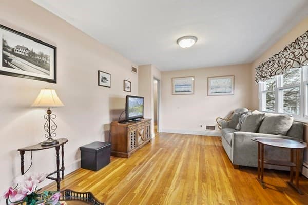 2228 Acushnet Ave photo 5