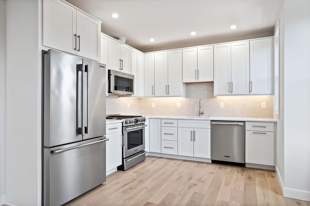 210 Endicott St #4 photo 3
