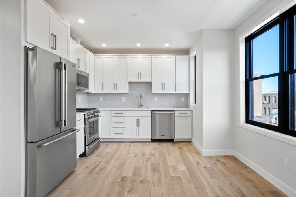 210 Endicott St #4 photo 4