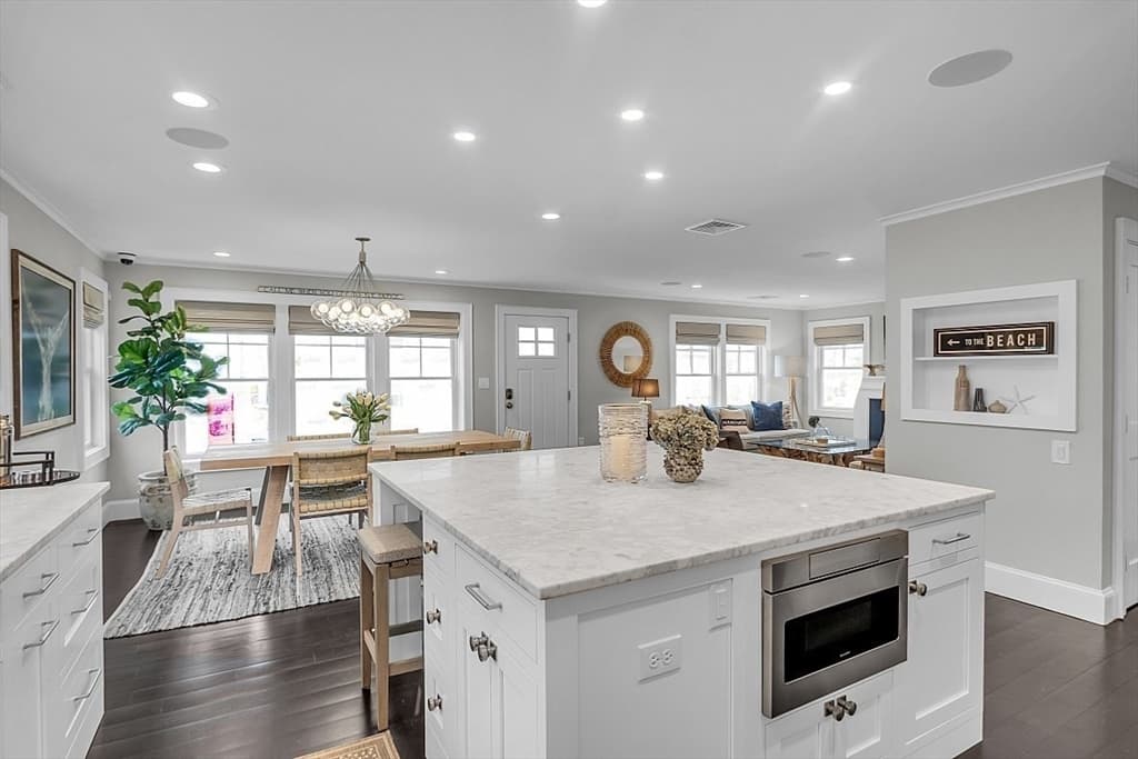 16 Nantucket Ave photo 3