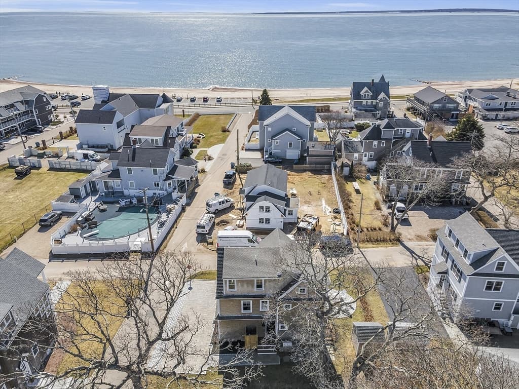 16 Nantucket Ave