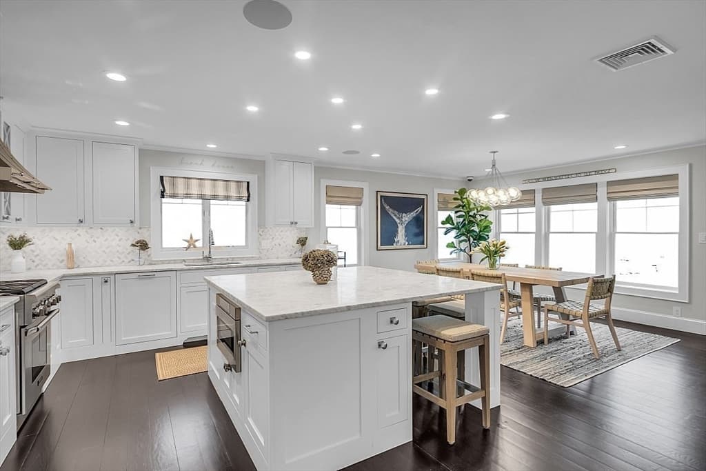 16 Nantucket Ave photo 4