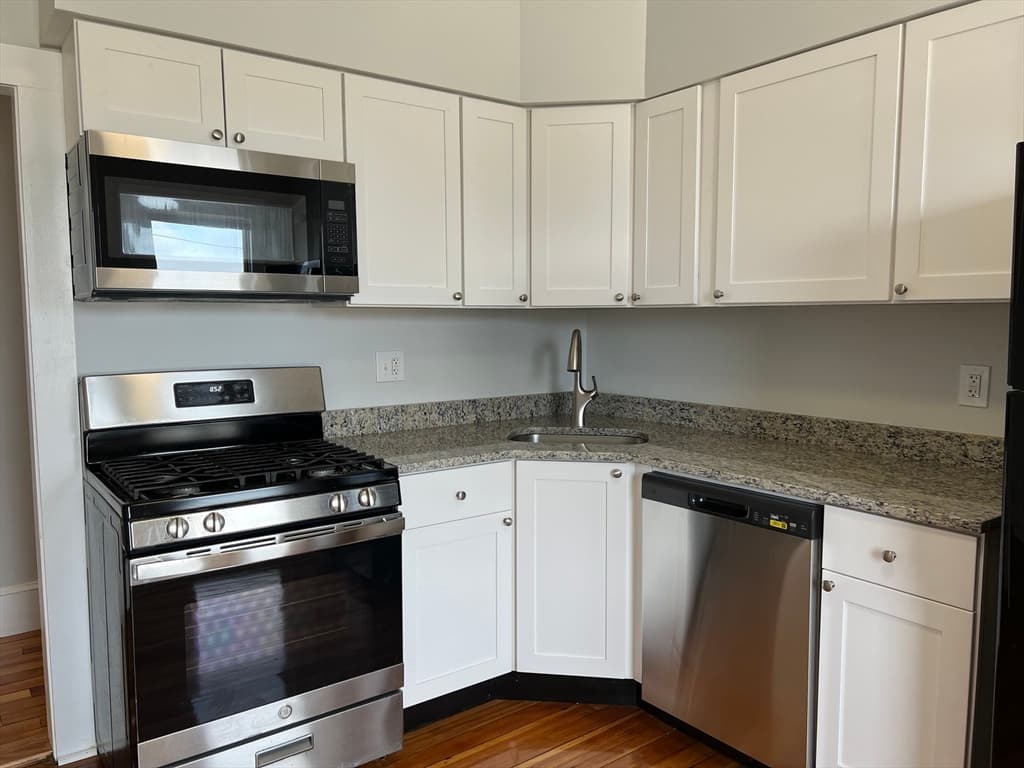 56-60 Cottage St #3R