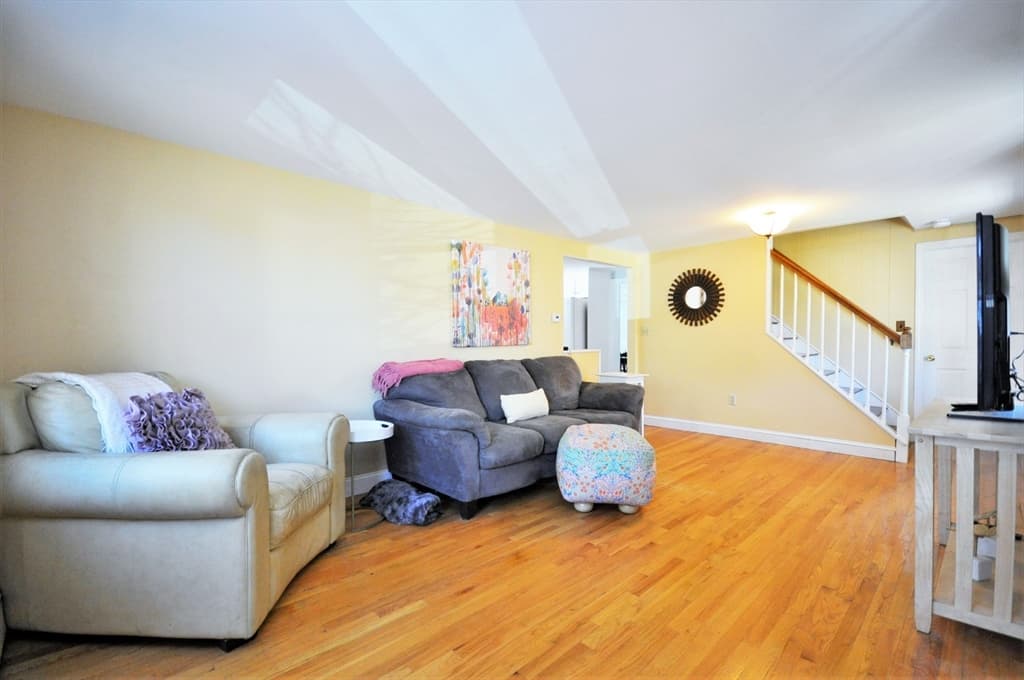 823 Central St photo 5
