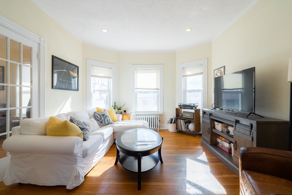 70 Mapleton St #70