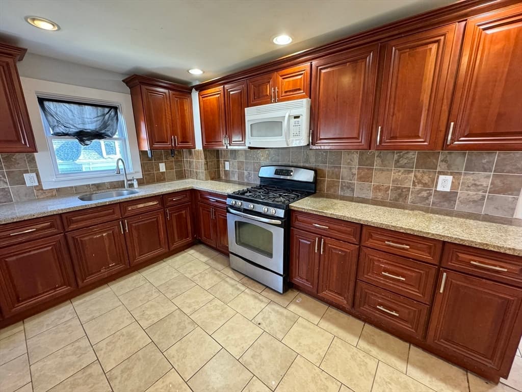 135 Park St #1 photo 2