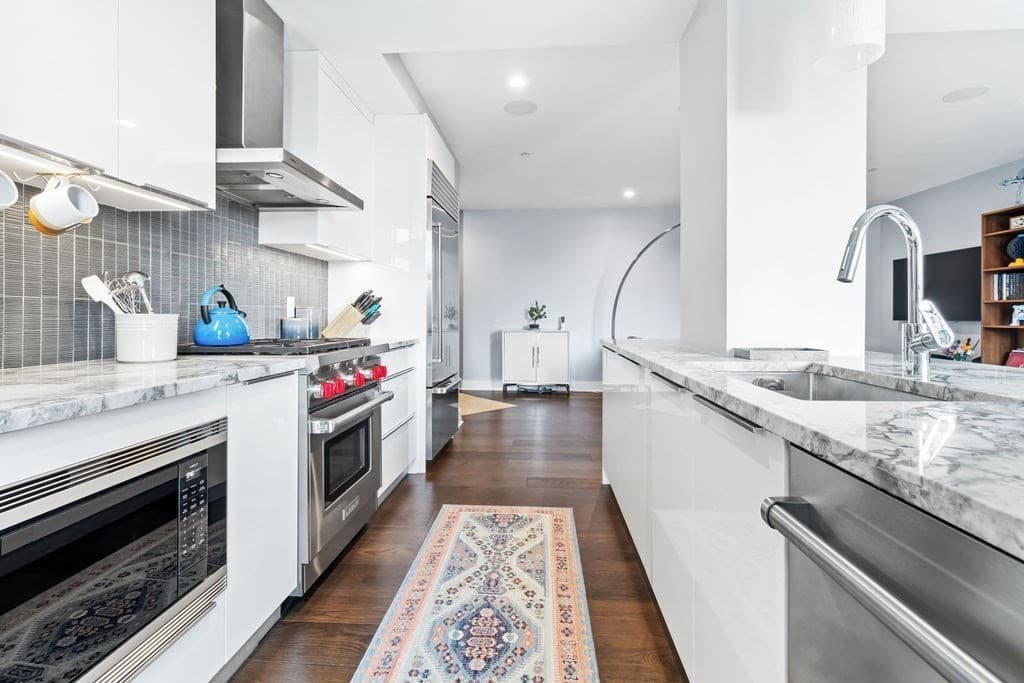 14 West Broadway #607 photo 3