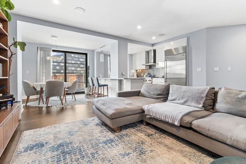 14 West Broadway #607