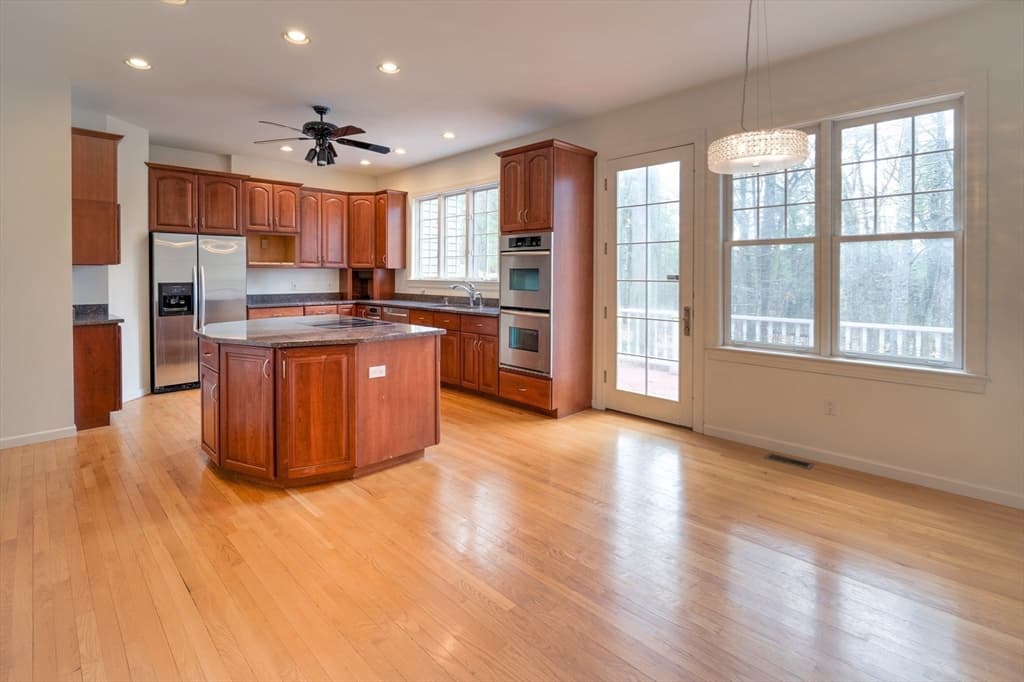 41 Carriage Way photo 4