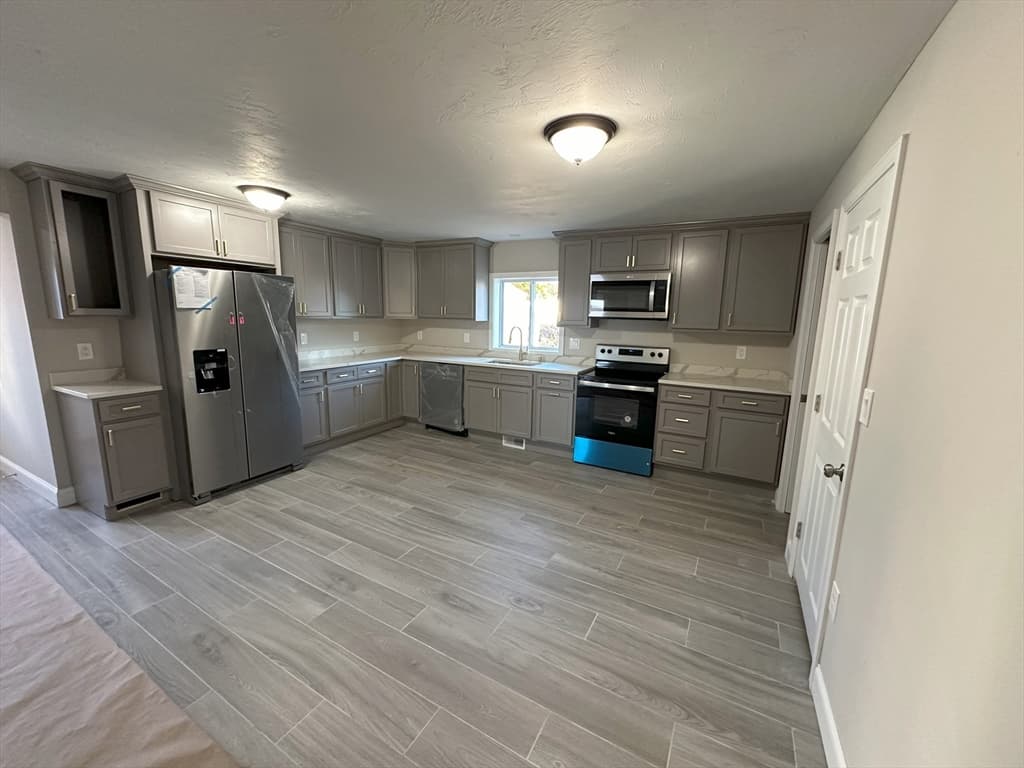 23 Grove St photo 3