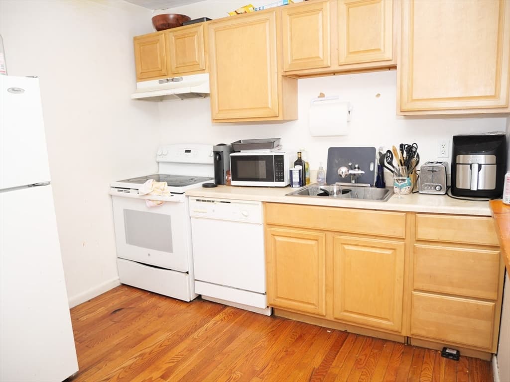 1027 Commonwealth Ave #37 photo 2