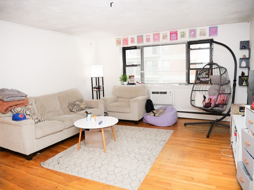 1027 Commonwealth Ave #37