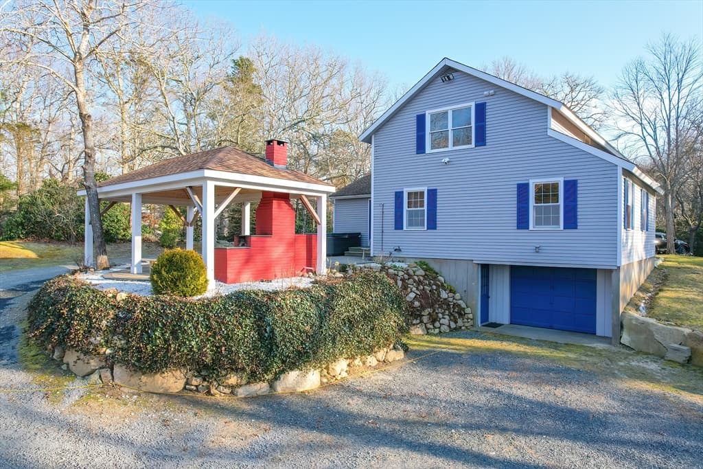 240 Oak St photo 5