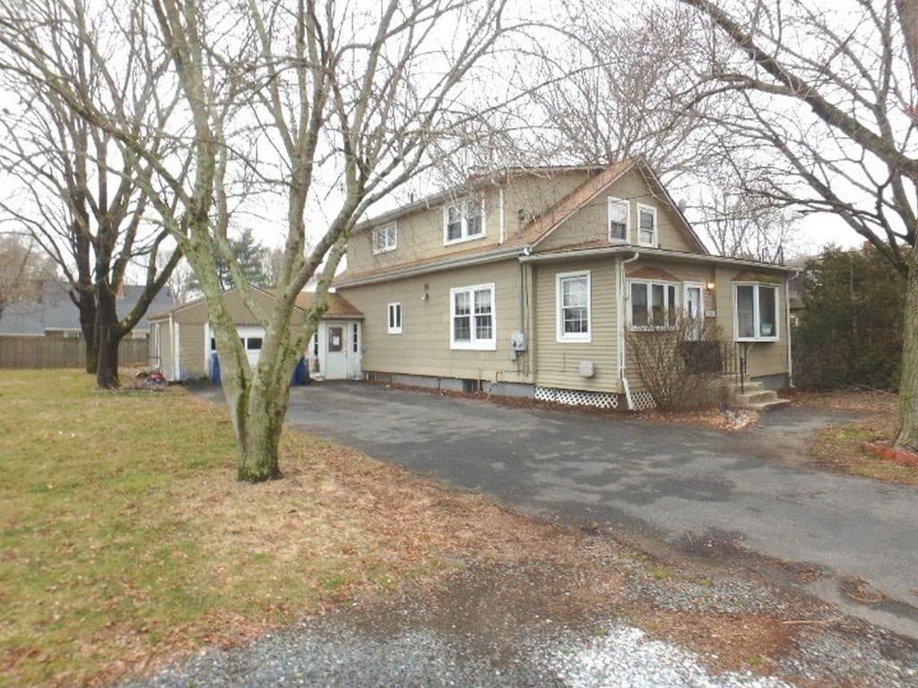 21 Forest Ave photo 2