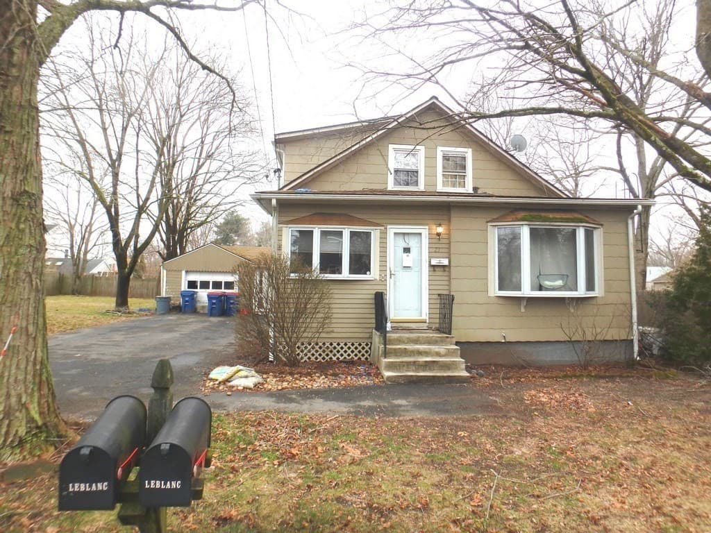 21 Forest Ave
