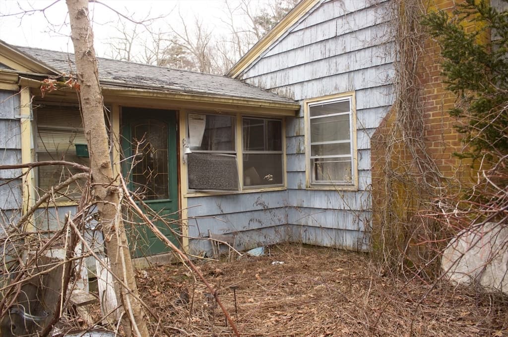 342 Podunk Rd photo 2