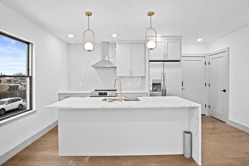 127 E Cottage St #2 photo 3