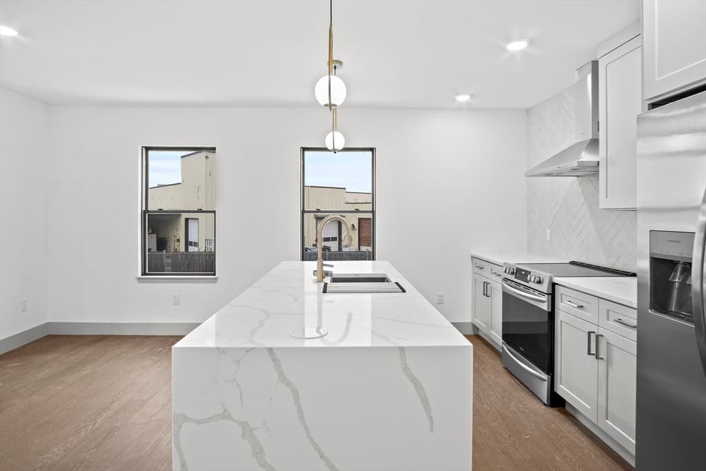 127 E Cottage St #2 photo 4