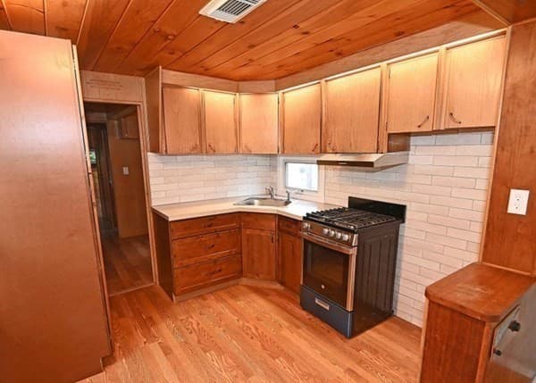 36 Amos Way photo 4