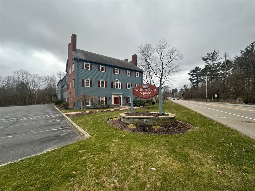 1350 Belmont St #101 photo 3