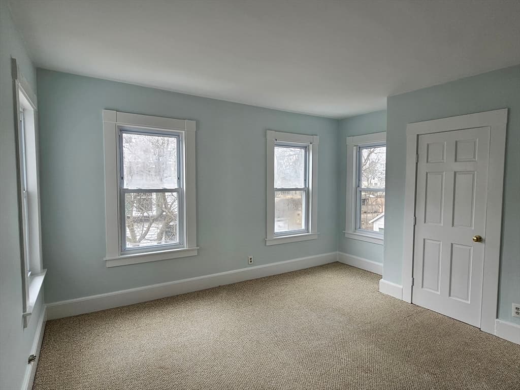 28 Linden St #1/2