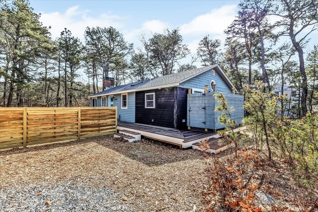 55 Howes Rd