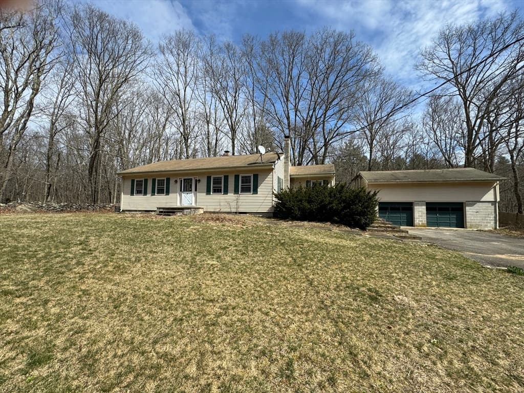822 Hardwick Rd photo 2
