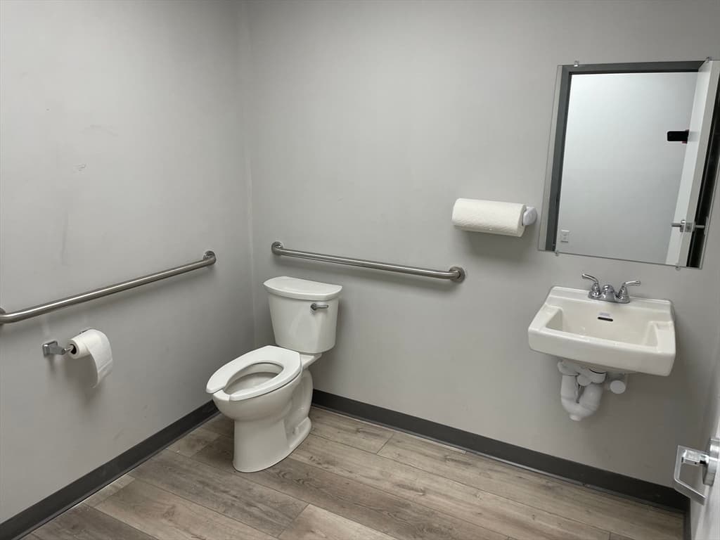 1-9 Pineland Avenue #3 photo 5