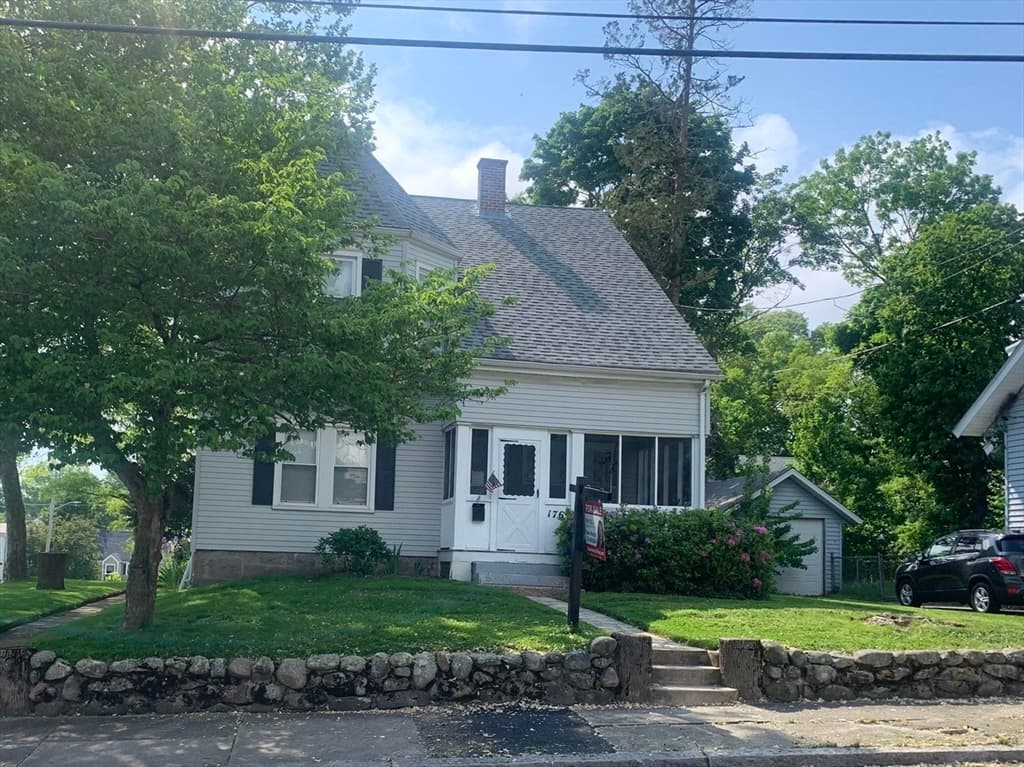 176 Garden St photo 3