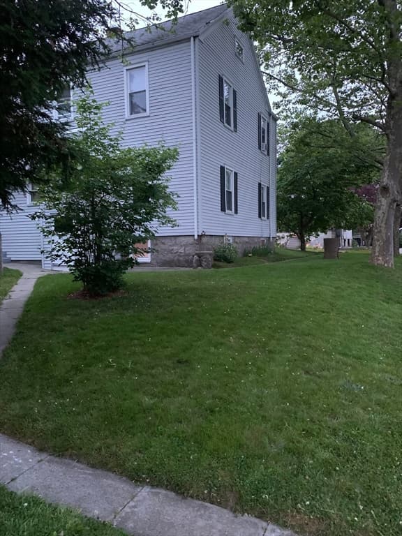 176 Garden St photo 4