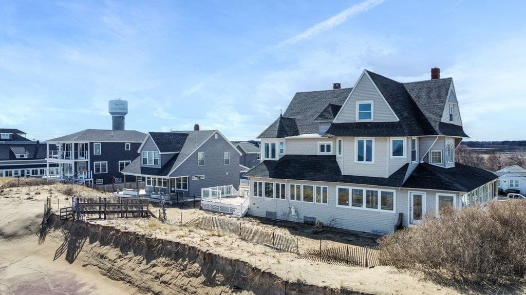154 North End Boulevard photo 3