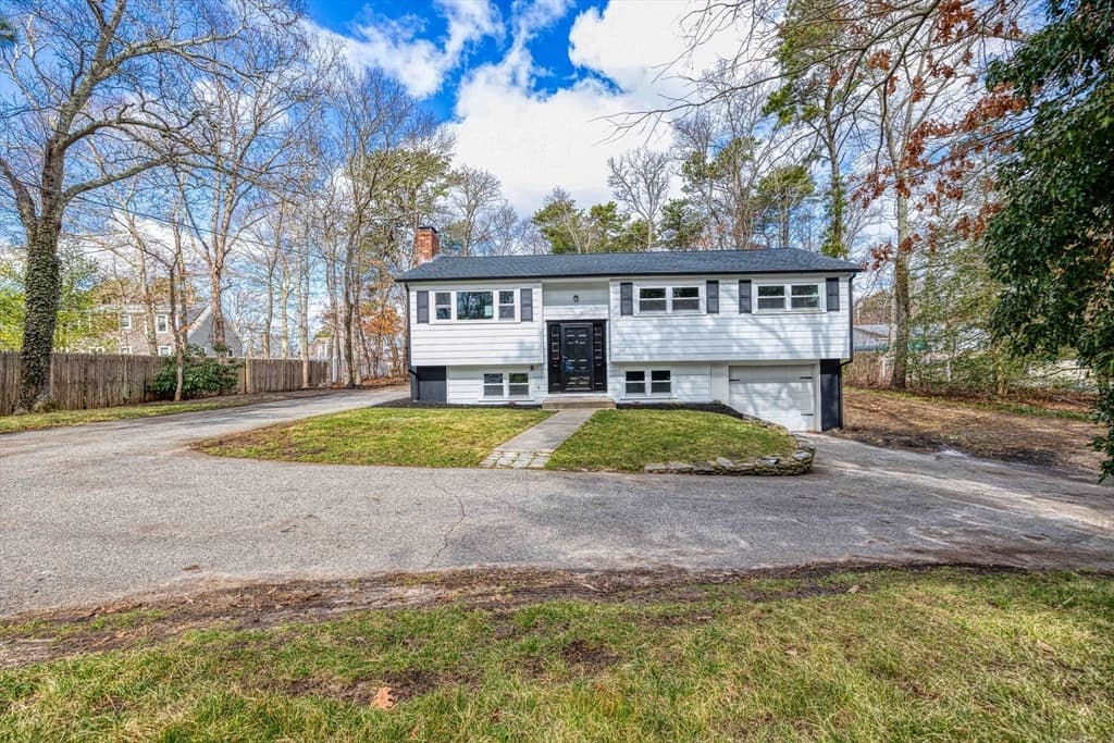 287 Falmouth Rd photo 2