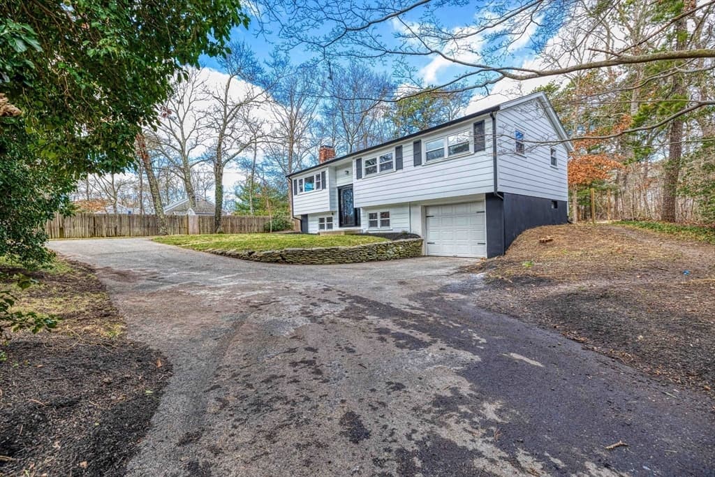 287 Falmouth Rd photo 3