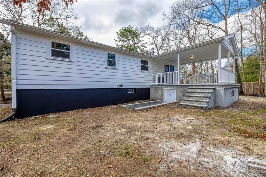 287 Falmouth Rd photo 5