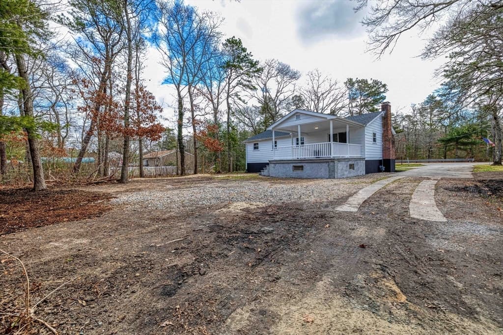 287 Falmouth Rd photo 4