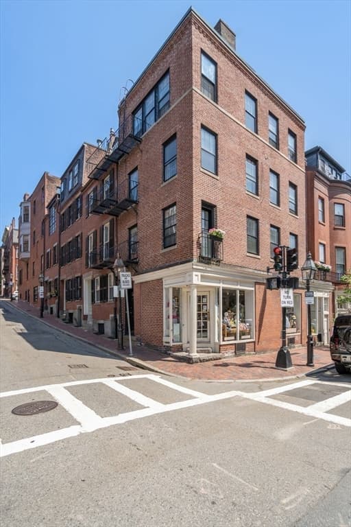 102 Revere Street photo 4