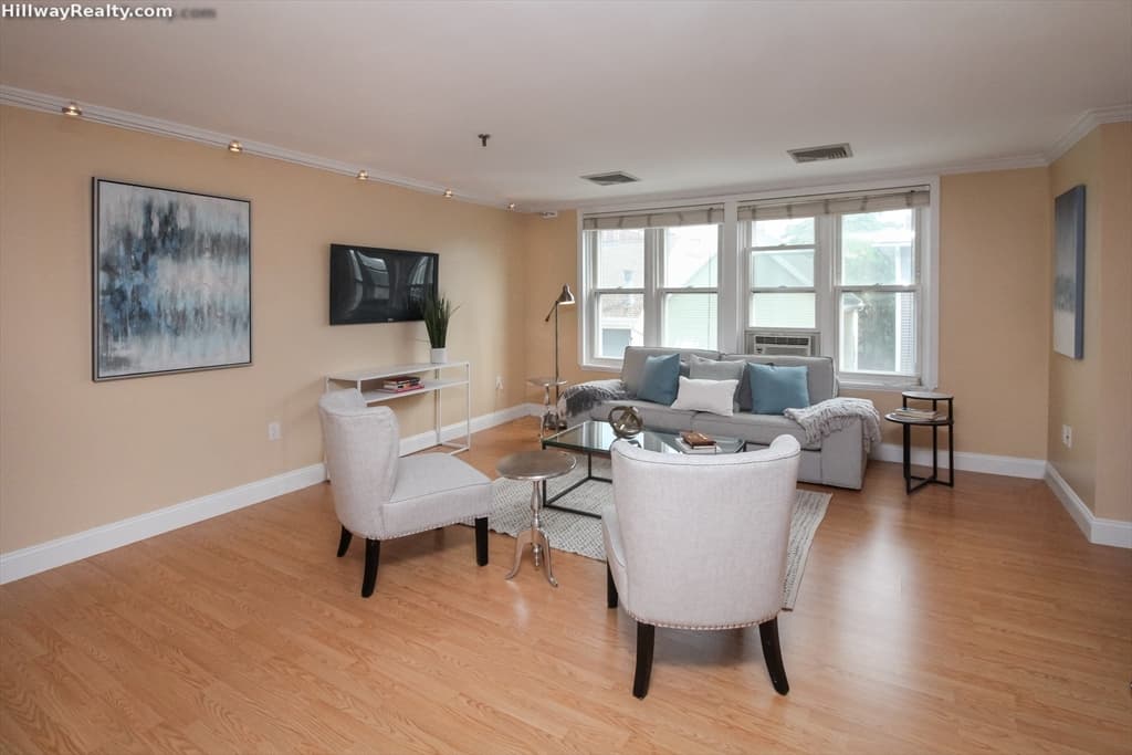 161 West 6th #C photo 4