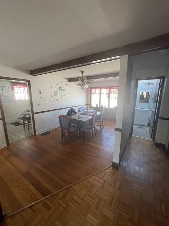 22 Dewey St photo 3