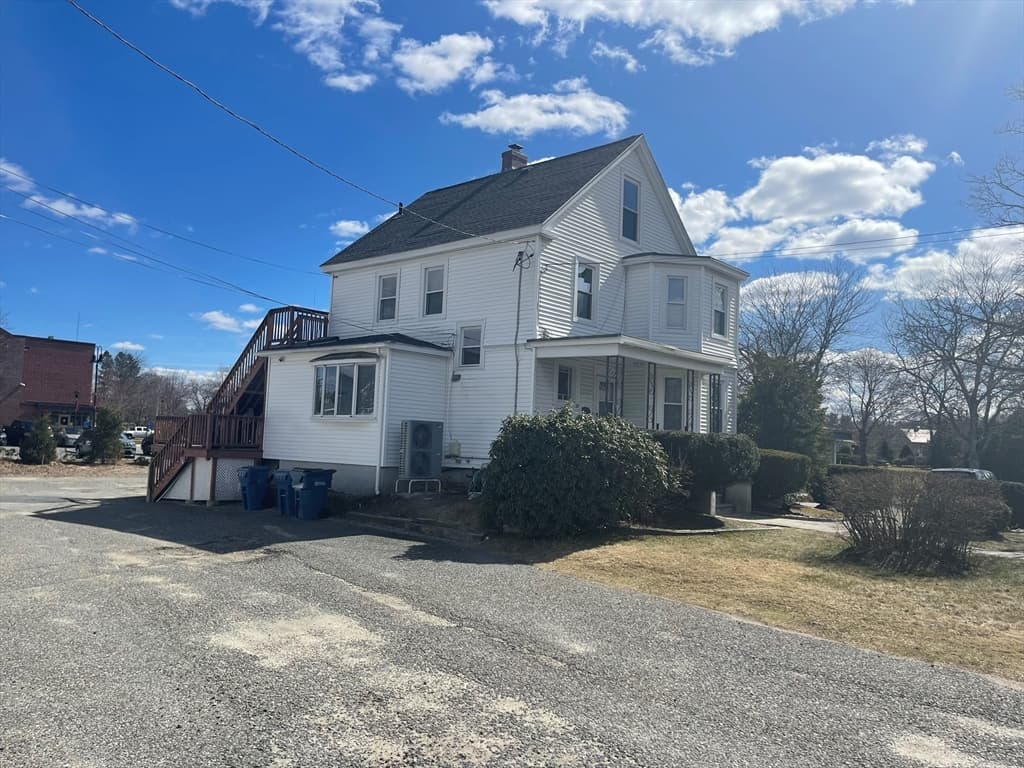 22 Dewey St