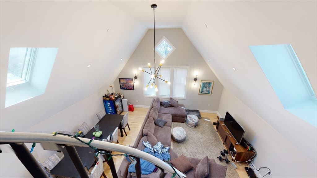 15 Lanark Rd #4 photo 2
