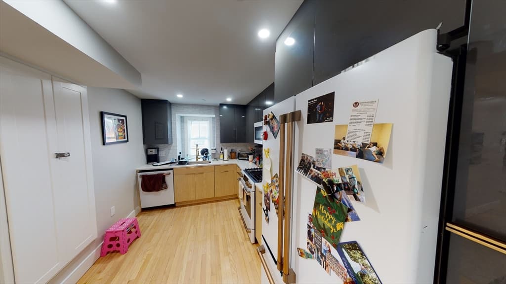 15 Lanark Rd #4 photo 4