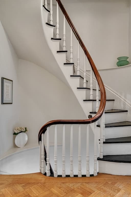 54 Revere St photo 3