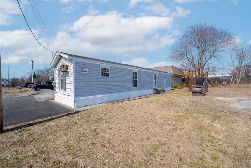749 Memorial Dr photo 4