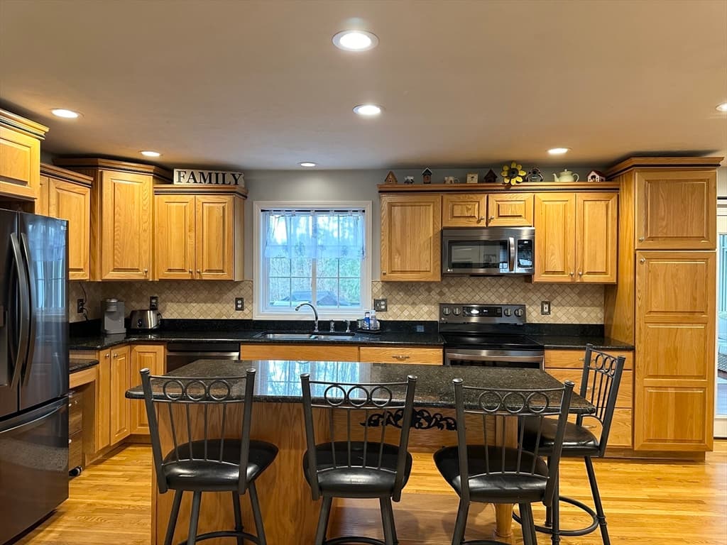 5 Debbie Dr photo 5