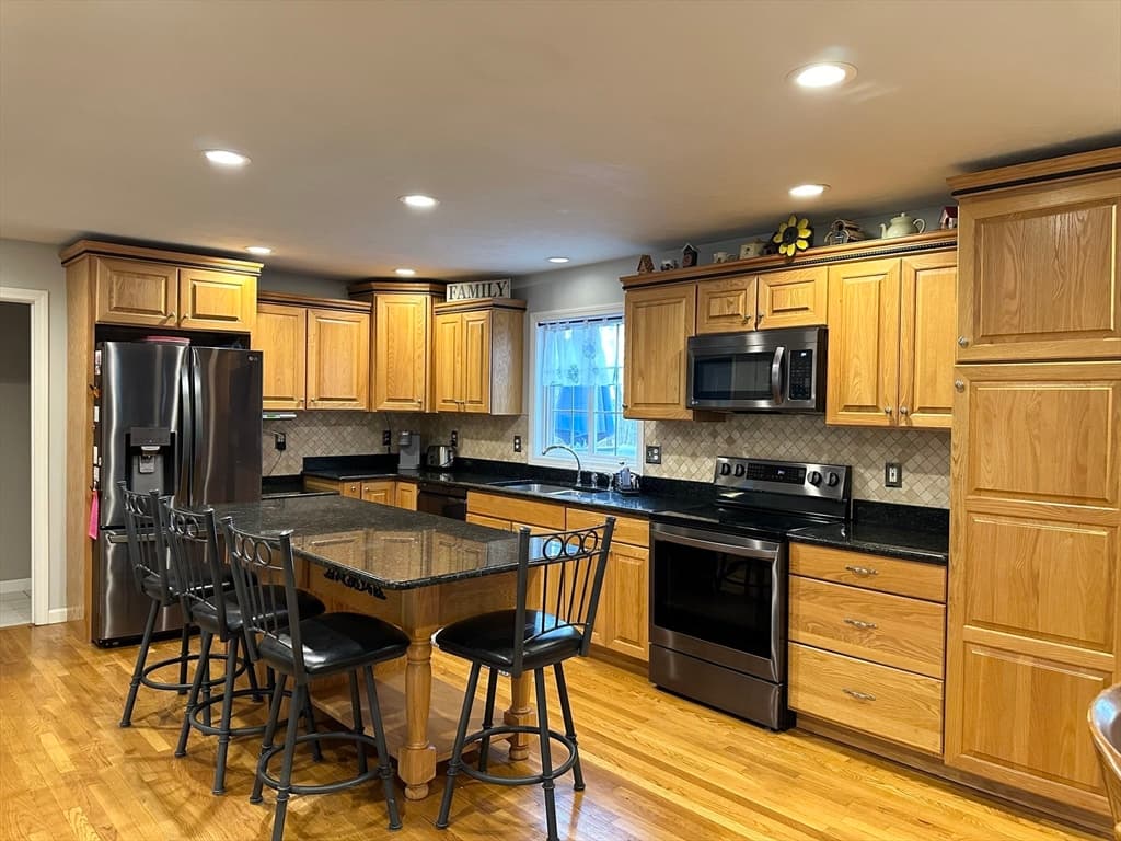 5 Debbie Dr photo 4