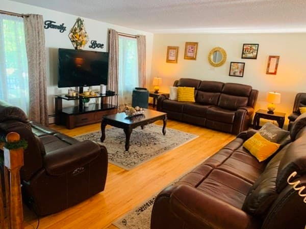 67 Lincoln Lane photo 2