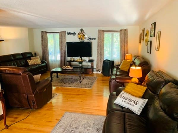 67 Lincoln Lane photo 3
