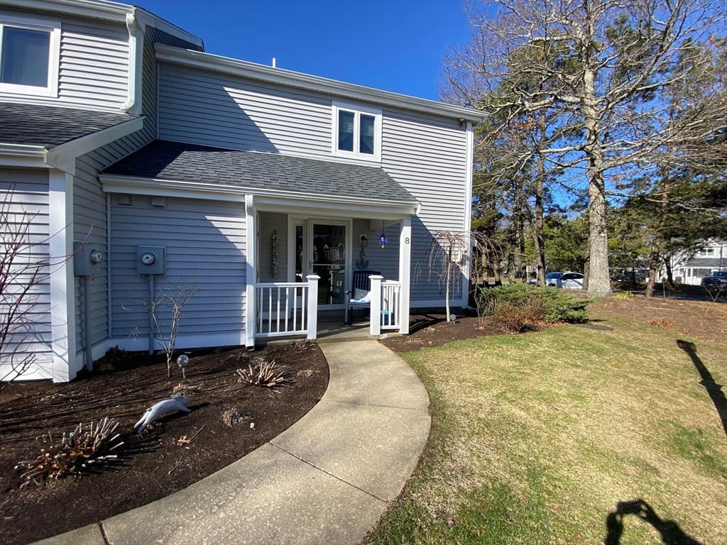 8 Westcliff Dr #8