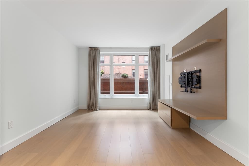 100 Lovejoy Wharf #4P photo 2