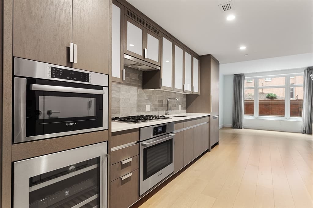 100 Lovejoy Wharf #4P photo 3